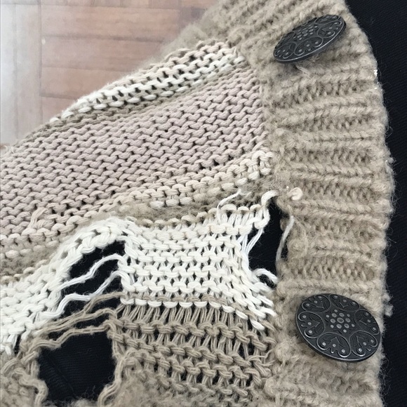 🧚‍♀️Lil cardigan w holes in it🧚‍♀️ - Picture 3 of 4